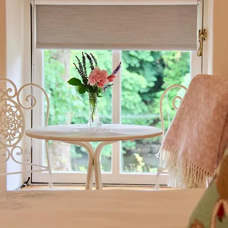 Riverside House Bed & Breakfast *