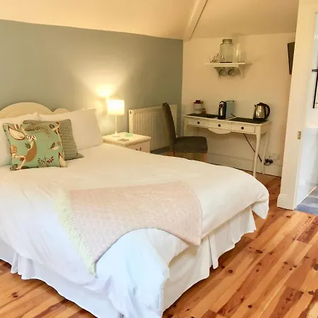 Riverside House Bed & Breakfast