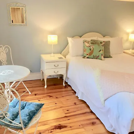 Bed & Breakfast Riverside House *