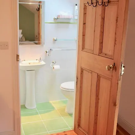 Riverside House Bed & Breakfast 3*