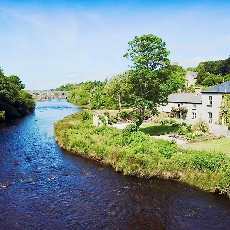 Riverside House Bed & Breakfast