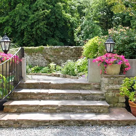 Riverside House Bed & Breakfast *