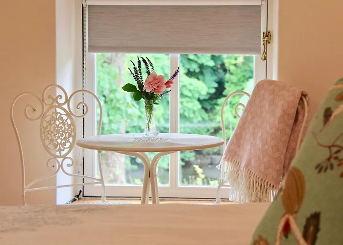 Riverside House Bed & Breakfast 3*