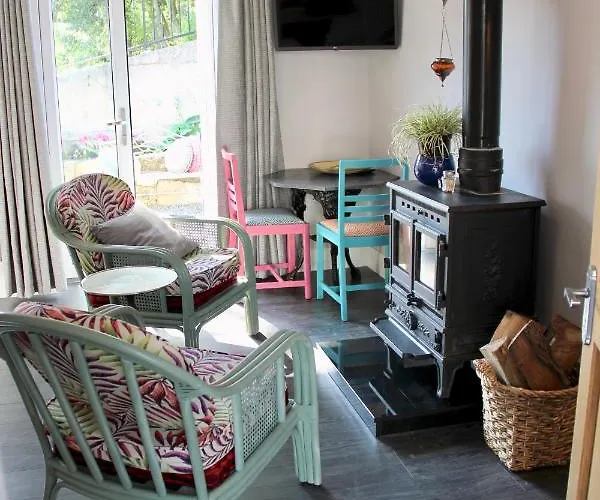 Bed & Breakfast Riverside House 3*